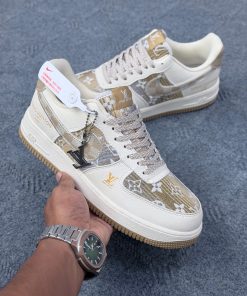 Alternative view of NIKE AIR PORCE
AF 1 Lv  (Grade 1.1 )