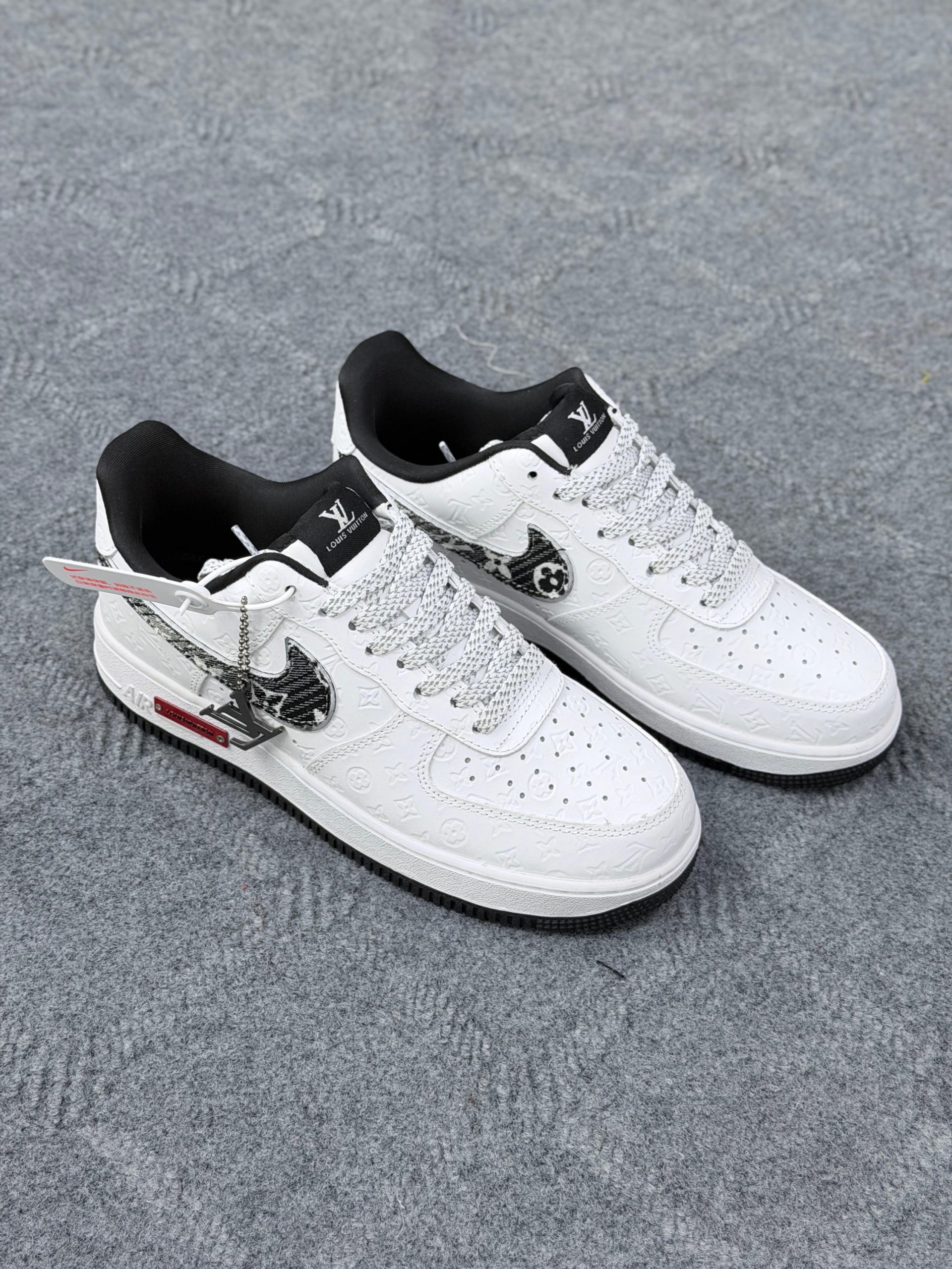 NIKE AIR PORCE
AF 1 Lv (Grade 1.1 )