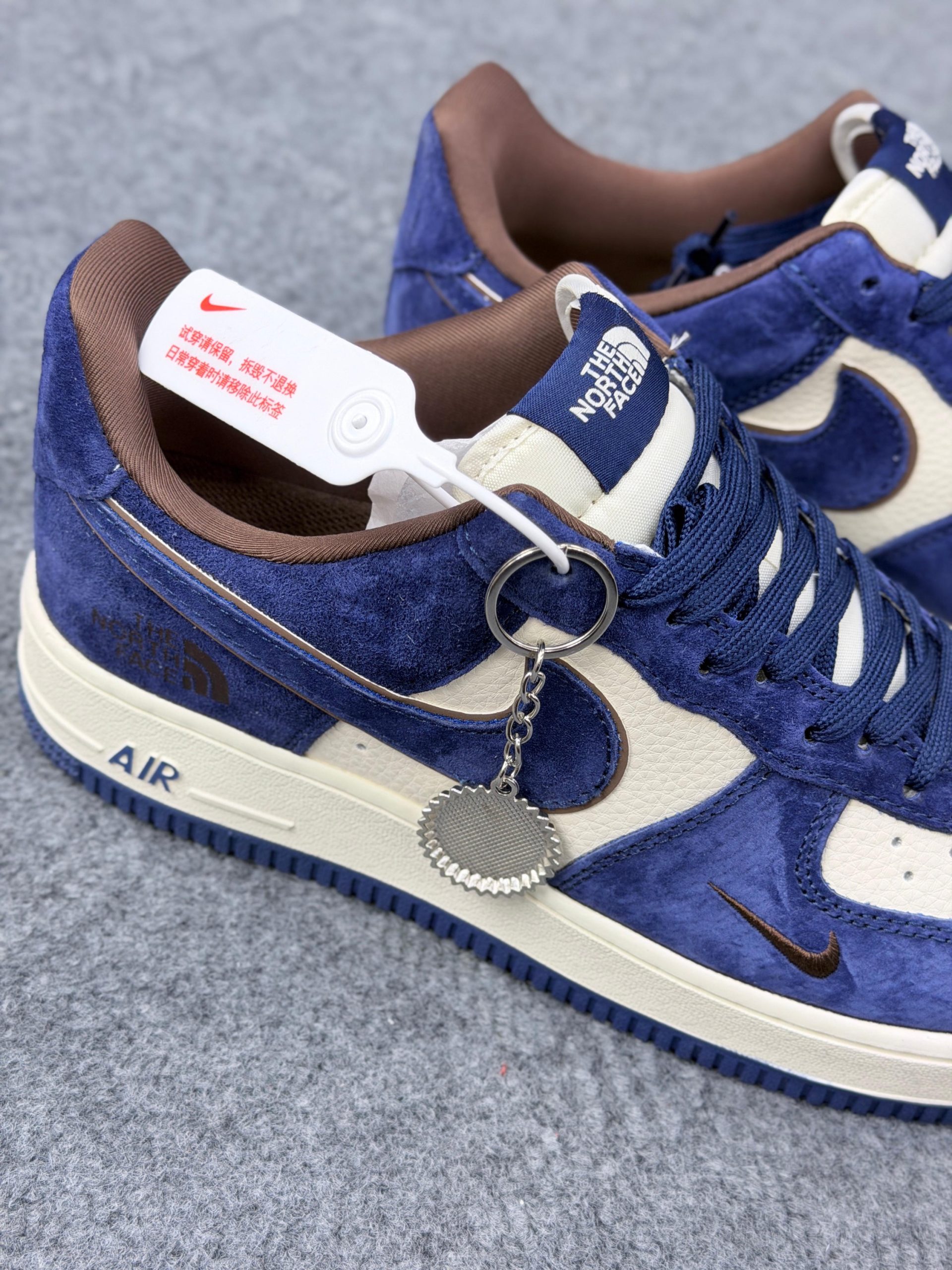 NIKE AIR PORCE
AF 1 (Grade 1.1 ) - Image 3