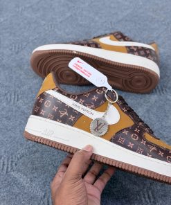 Alternative view of NIKE AIR PORCE
AF 1 Lv  (Grade 1.1 )