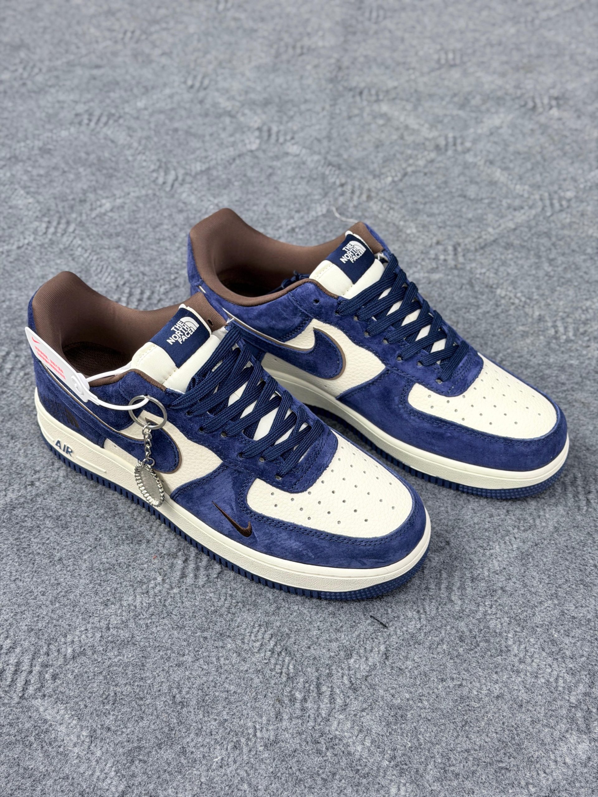 NIKE AIR PORCE
AF 1 (Grade 1.1 )