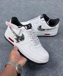 Alternative view of NIKE AIR PORCE
AF 1 Lv  (Grade 1.1 )