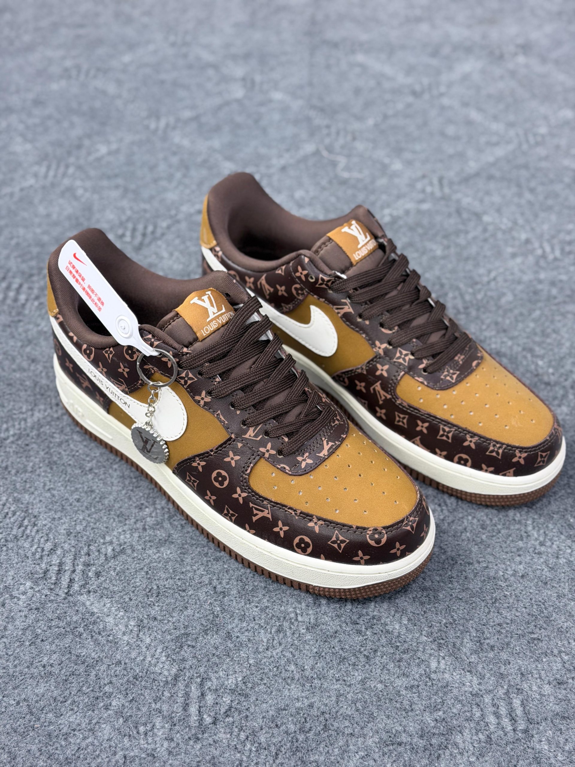 NIKE AIR PORCE
AF 1 Lv (Grade 1.1 )