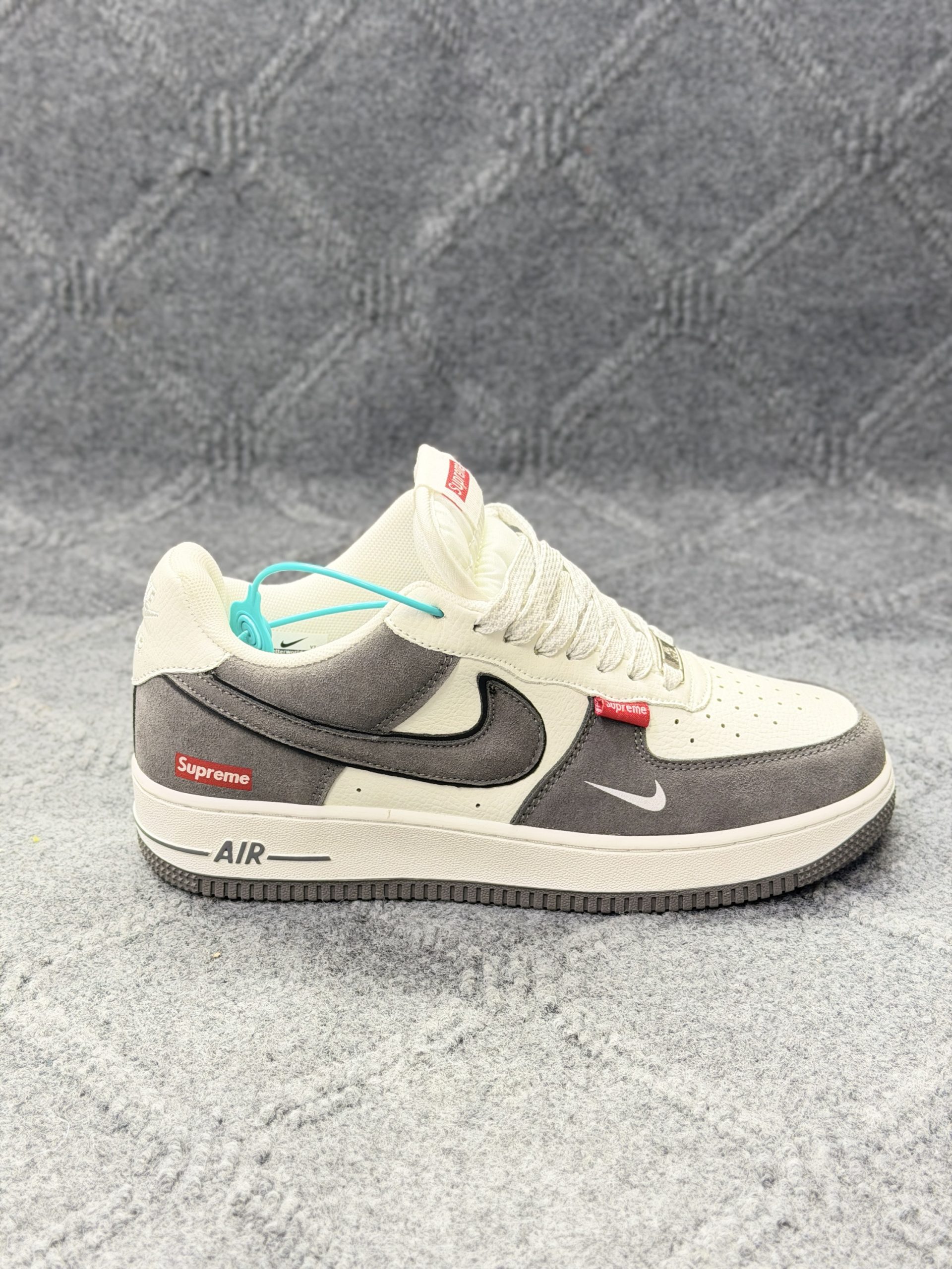 NIKE AIR PORCE
AF 1 (Grade Ome