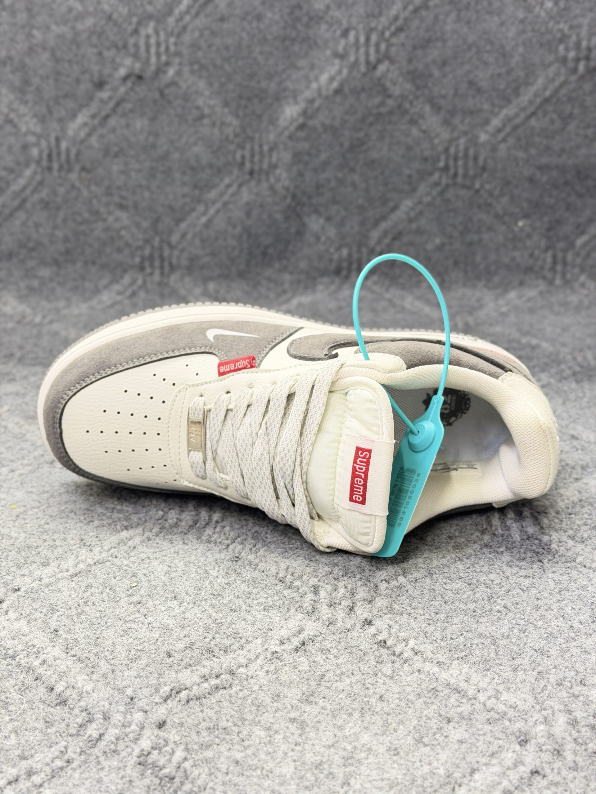 NIKE AIR PORCE
AF 1 (Grade Ome - Image 3