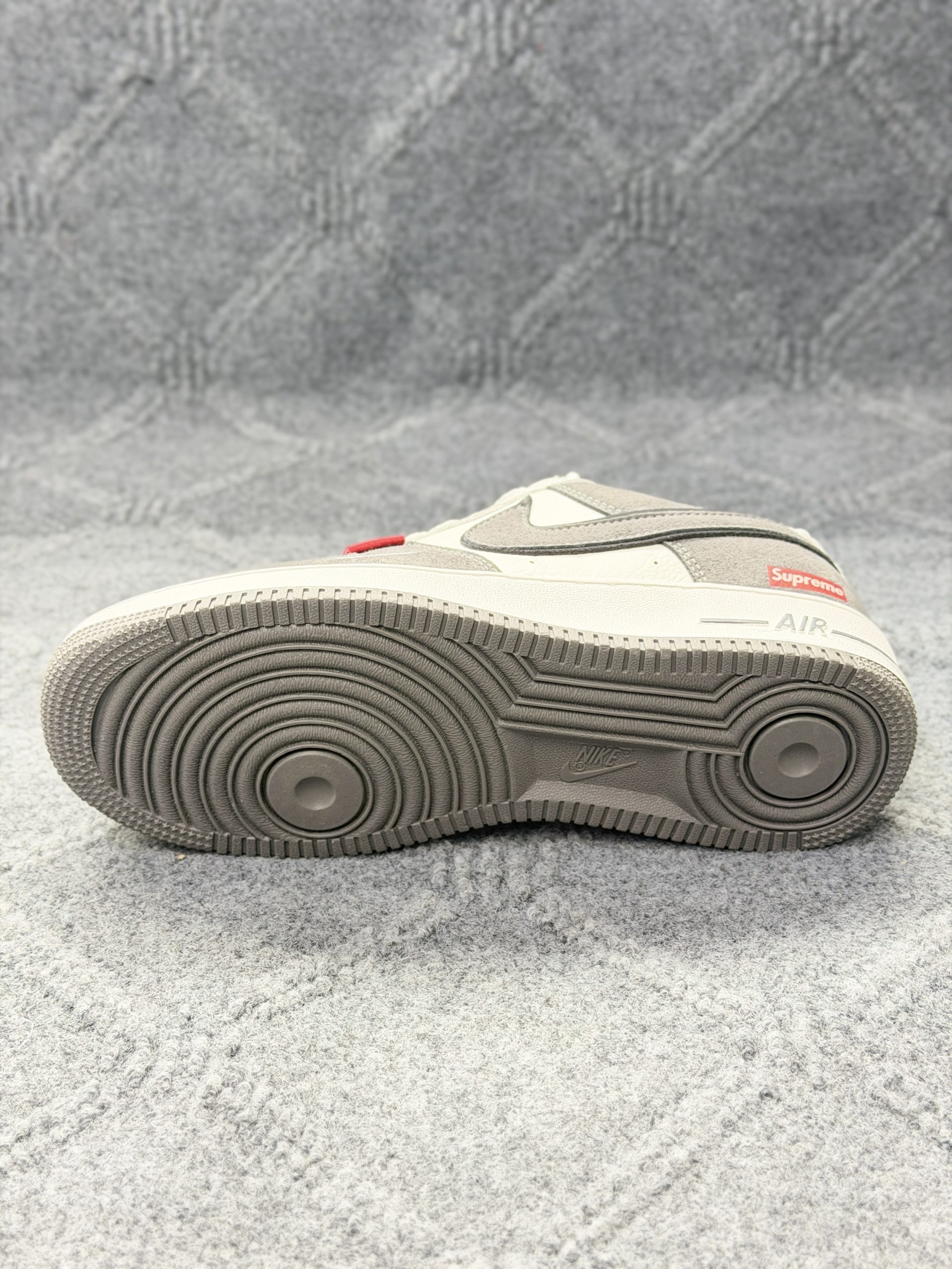 NIKE AIR PORCE
AF 1 (Grade Ome - Image 2