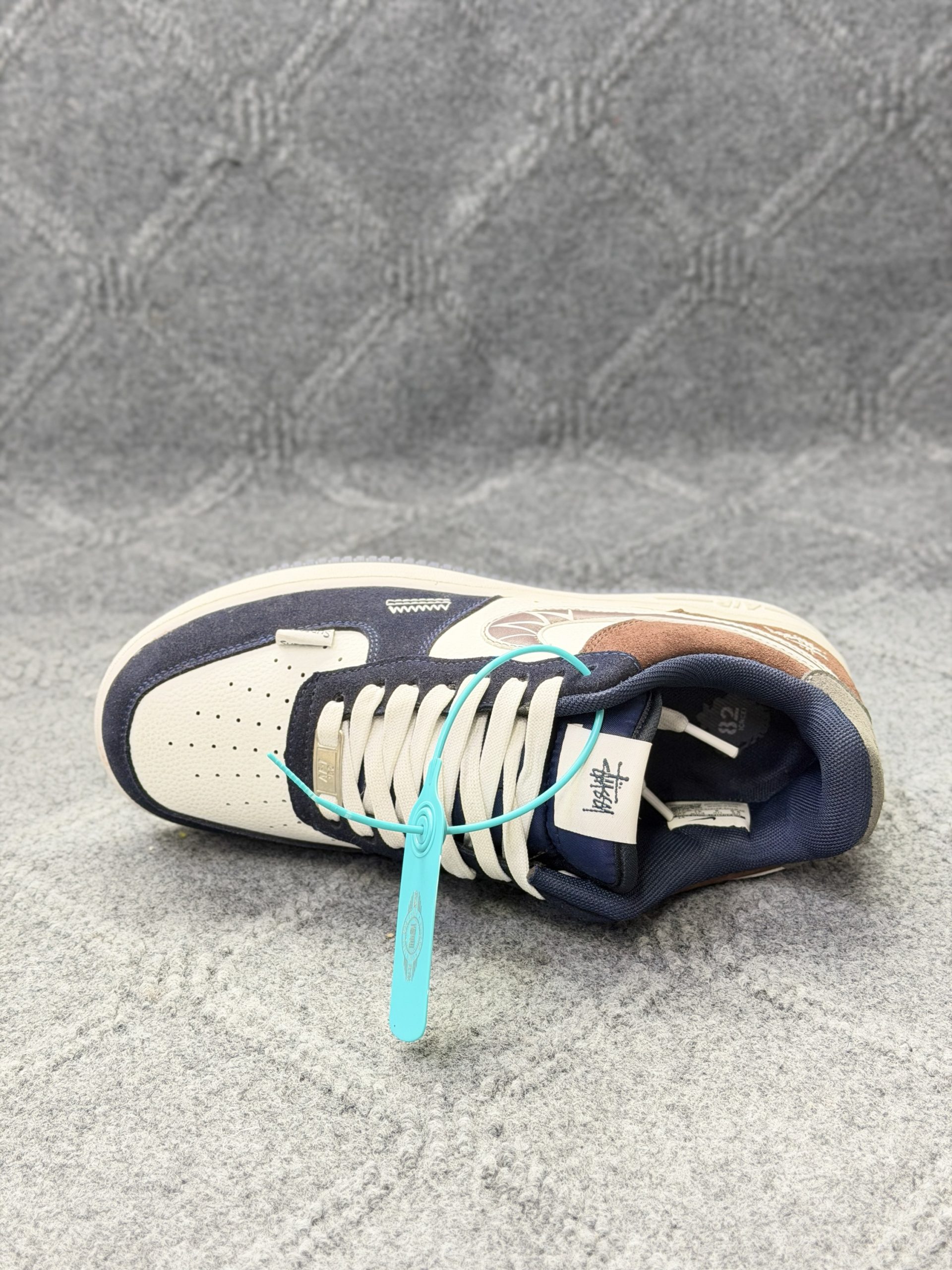 NIKE AIR PORCE
AF 1 (Grade Ome - Image 3