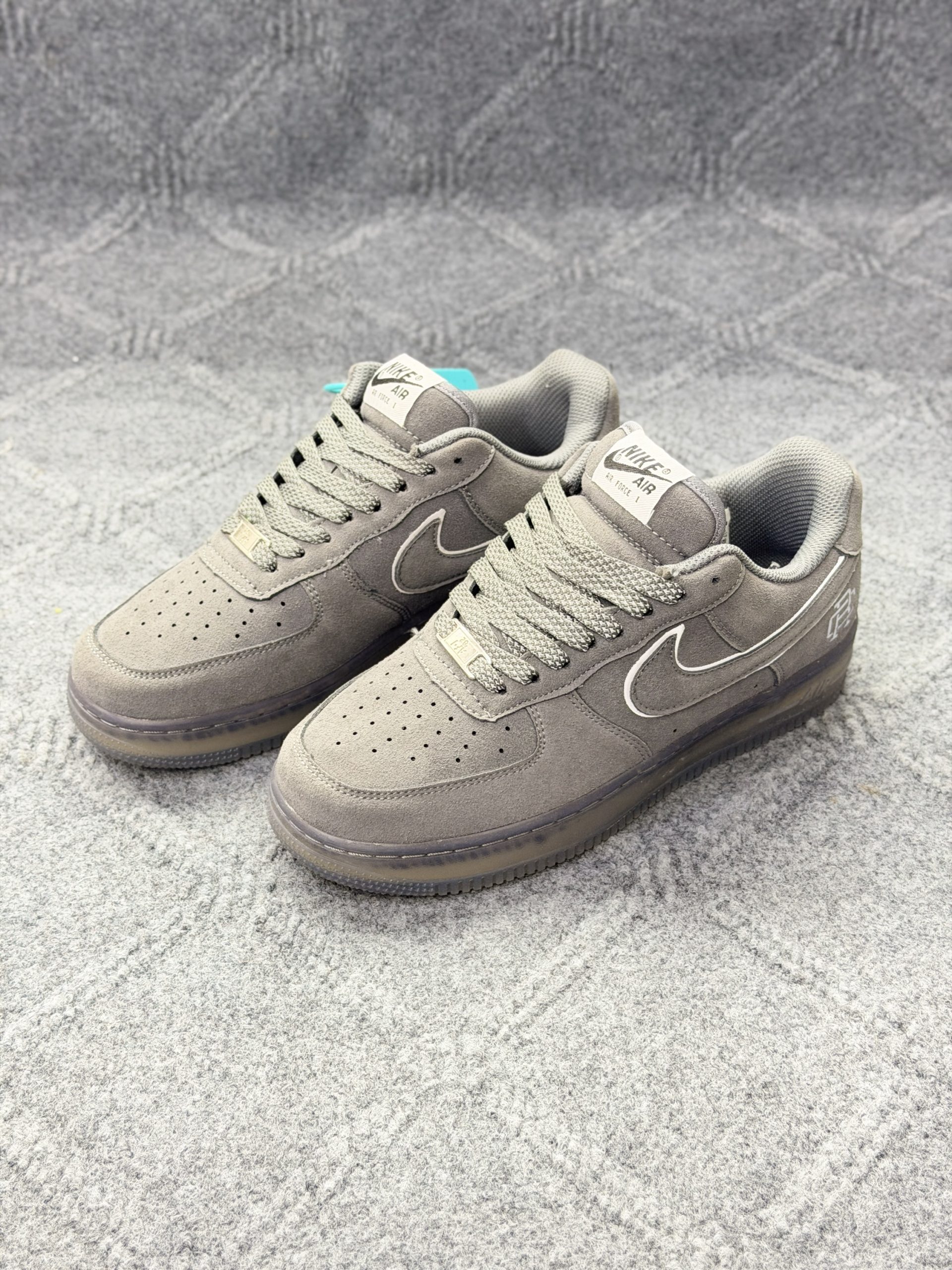 NIKE AIR PORCE
AF 1 (Grade Ome - Image 4