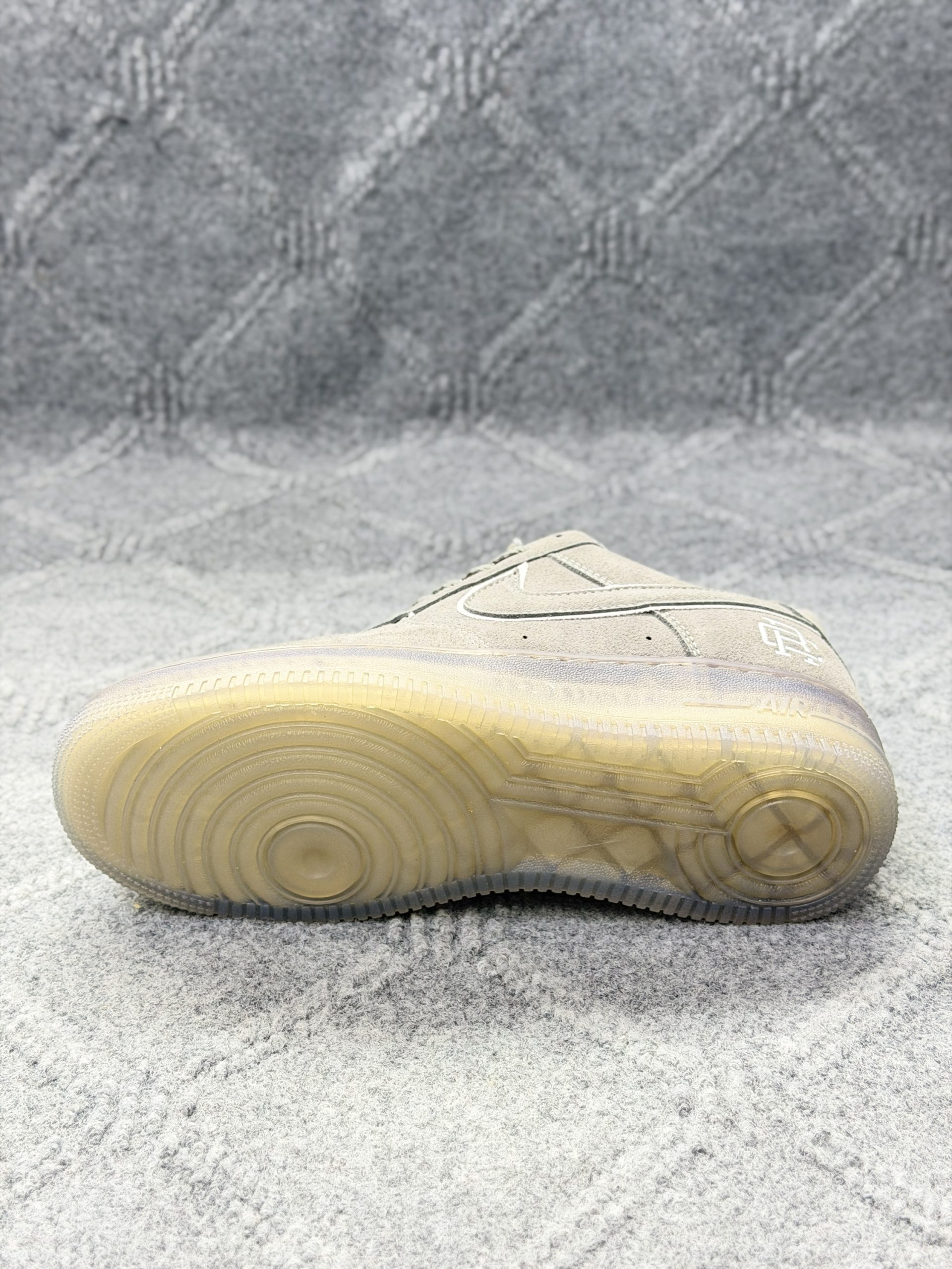 NIKE AIR PORCE
AF 1 (Grade Ome - Image 3