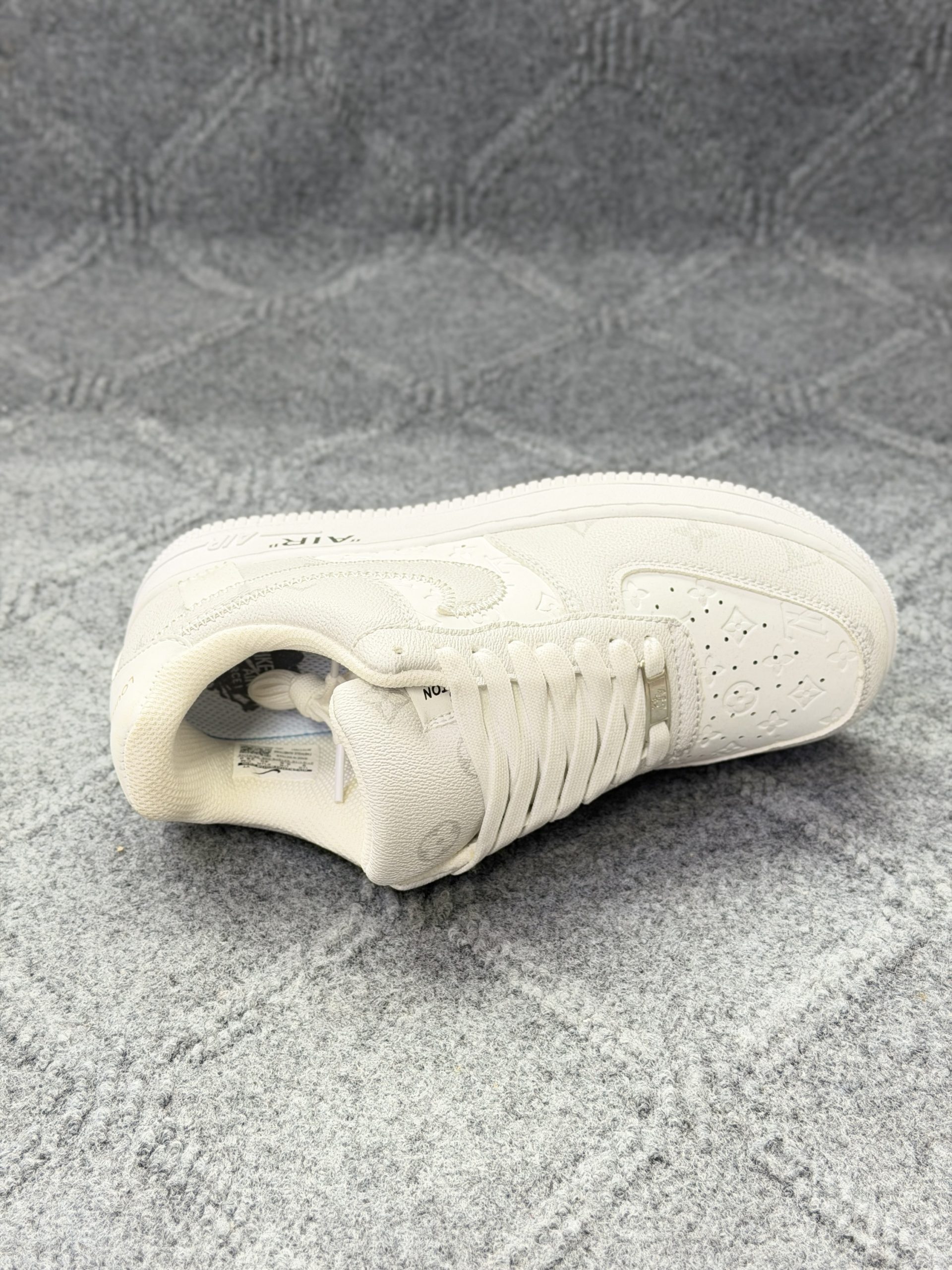 NIKE AIR PORCE
AF 1 (Grade Ome - Image 3
