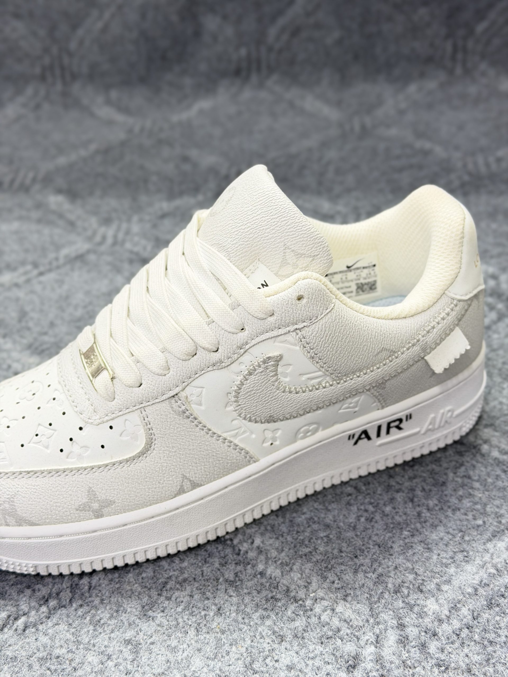 NIKE AIR PORCE
AF 1 (Grade Ome - Image 2
