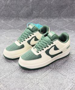 Alternative view of NIKE AIR PORCE
AF 1  (Grade  Ome