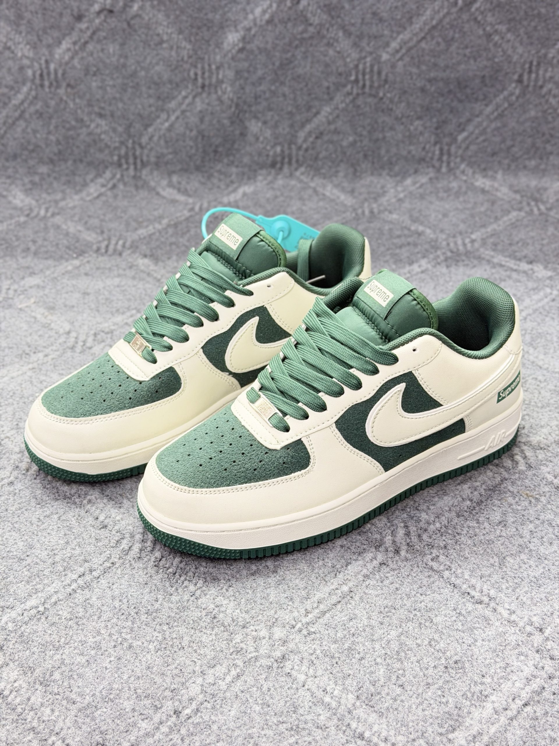 NIKE AIR PORCE
AF 1 (Grade Ome - Image 2