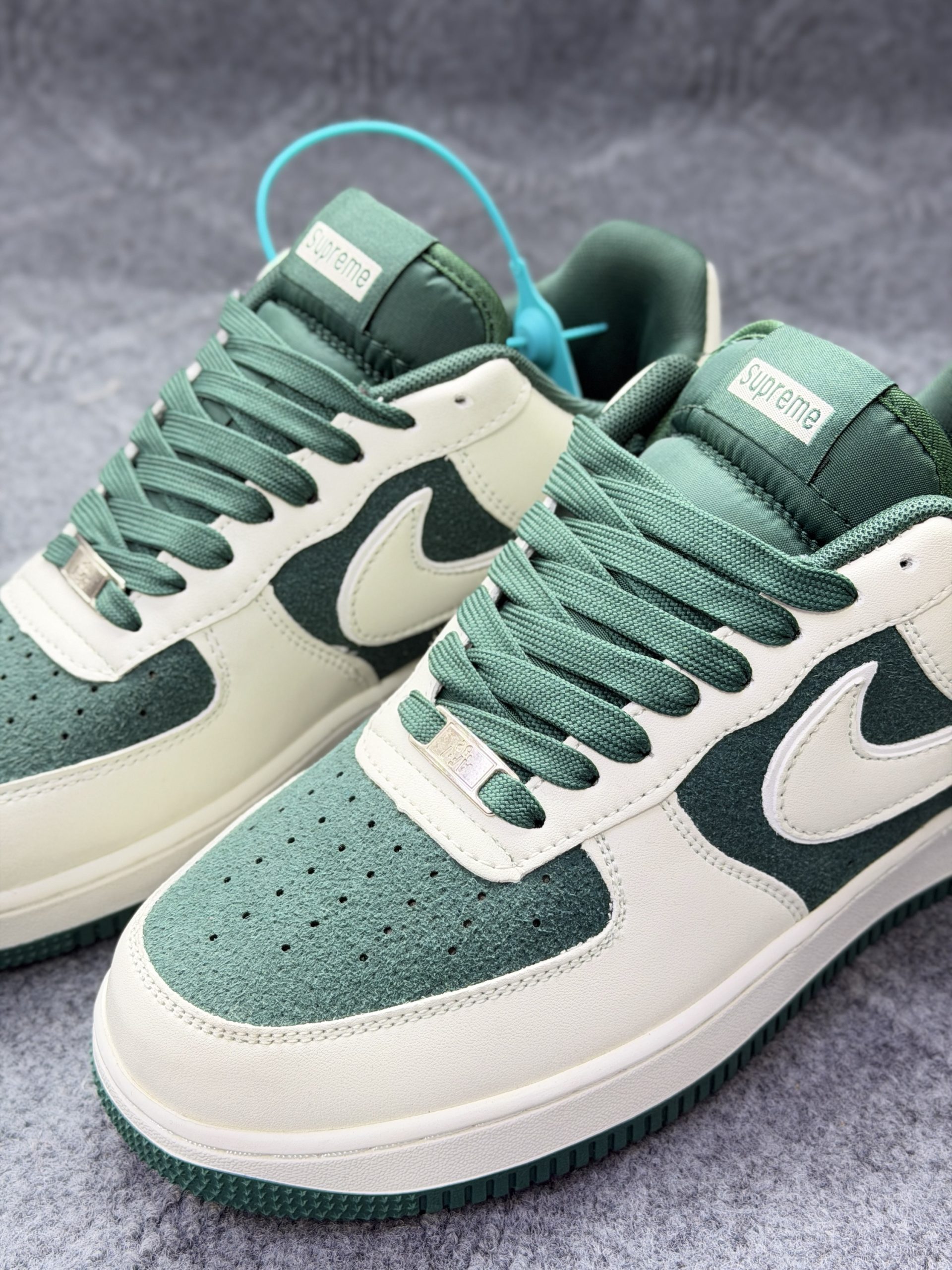 NIKE AIR PORCE
AF 1 (Grade Ome - Image 4