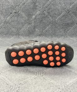 Alternative view of Nike Mind 002