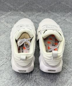 Alternative view of Nike Mind 002