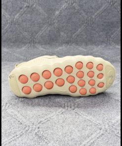 Alternative view of Nike Mind 002