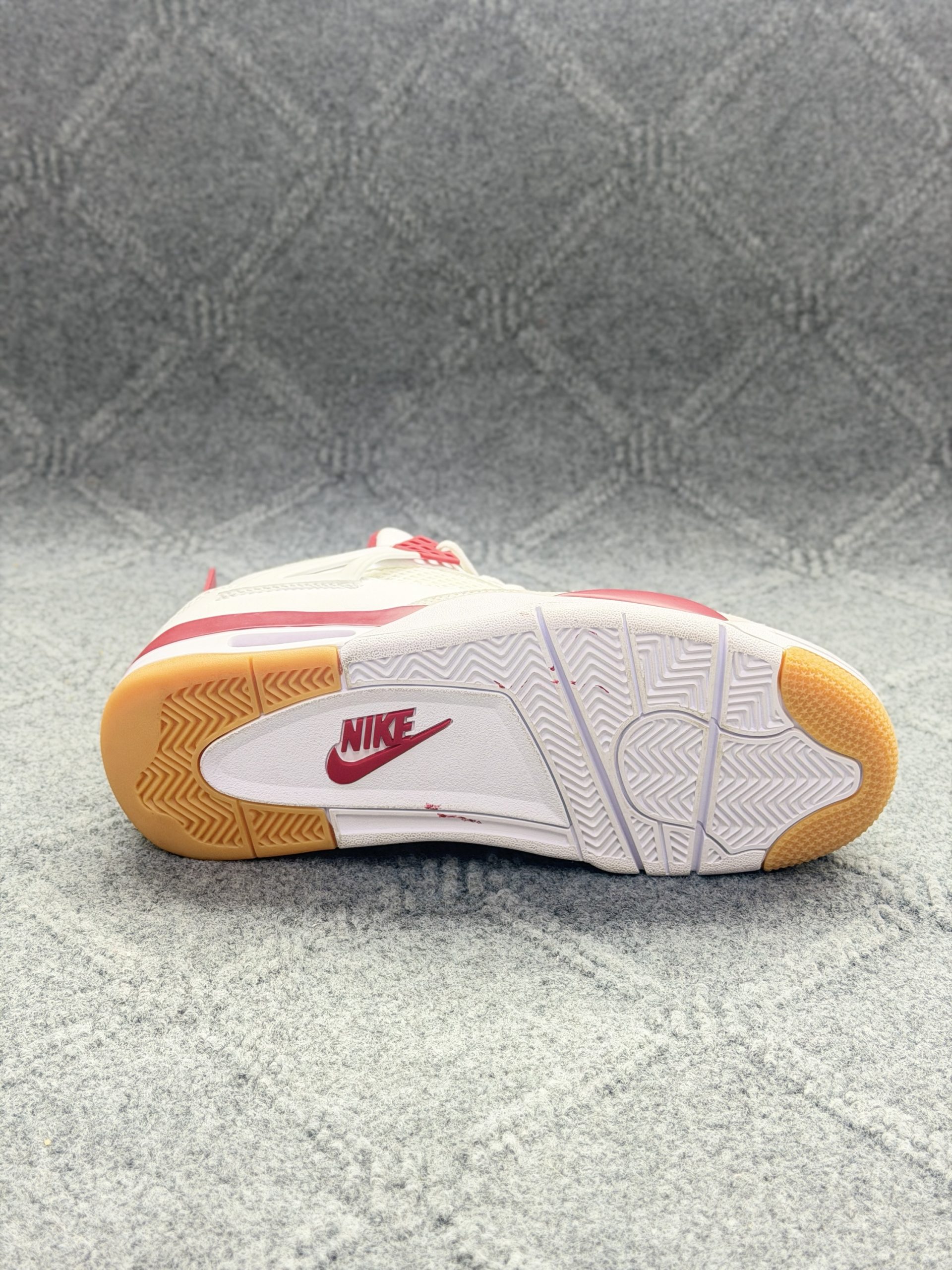 Jordan 4 Varsity Red (SHOES 1.1) - Image 4