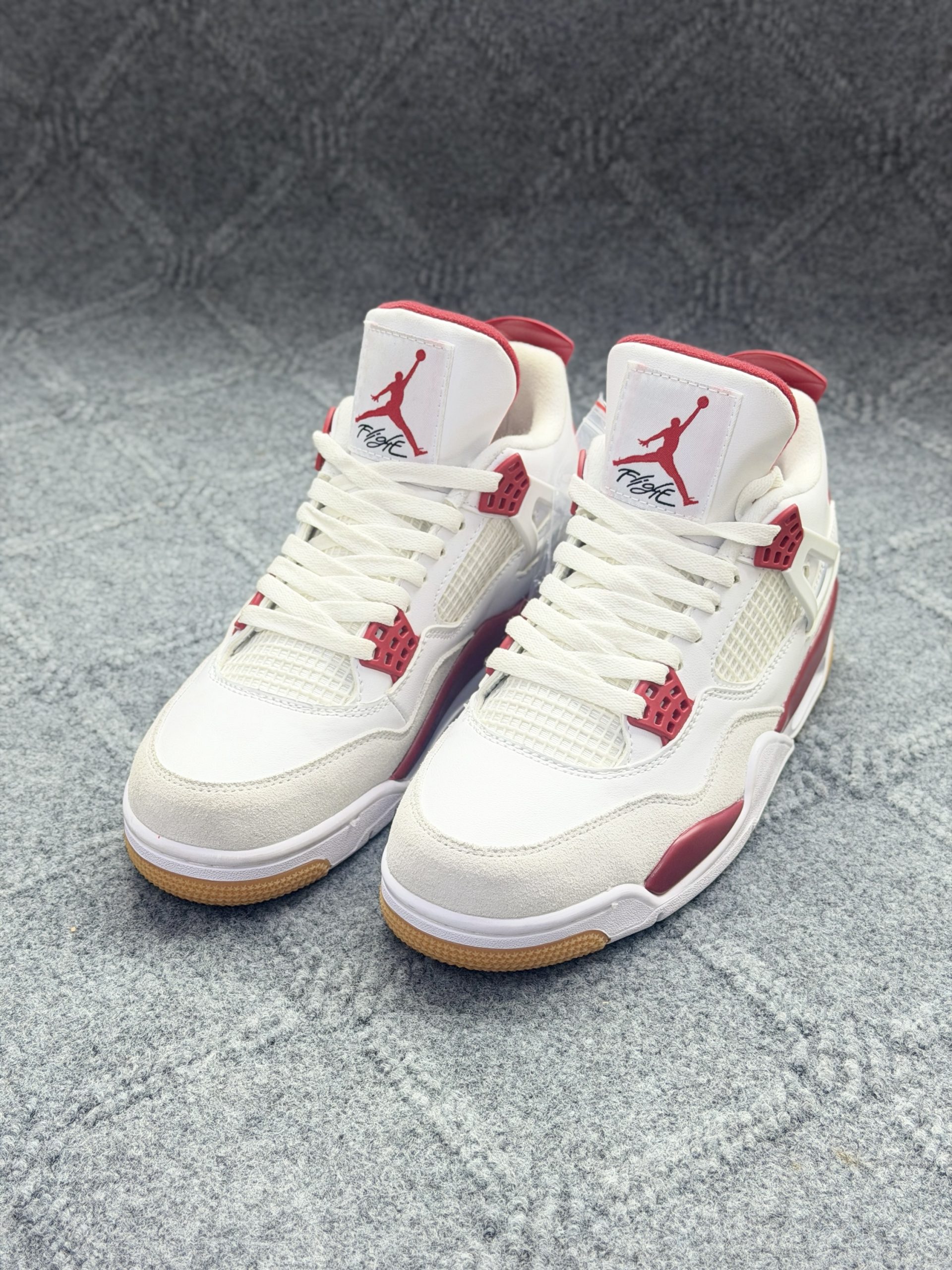 Jordan 4 Varsity Red (SHOES 1.1)