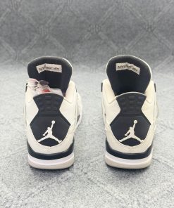 Alternative view of Jordan 4 Military Black (Grade1:1)