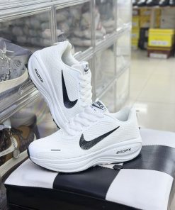 Nike running shoes - Image 4