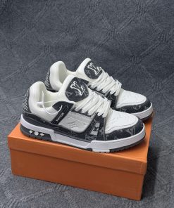Louis Vuitton Trainer.. White Gree (Premium Quality)