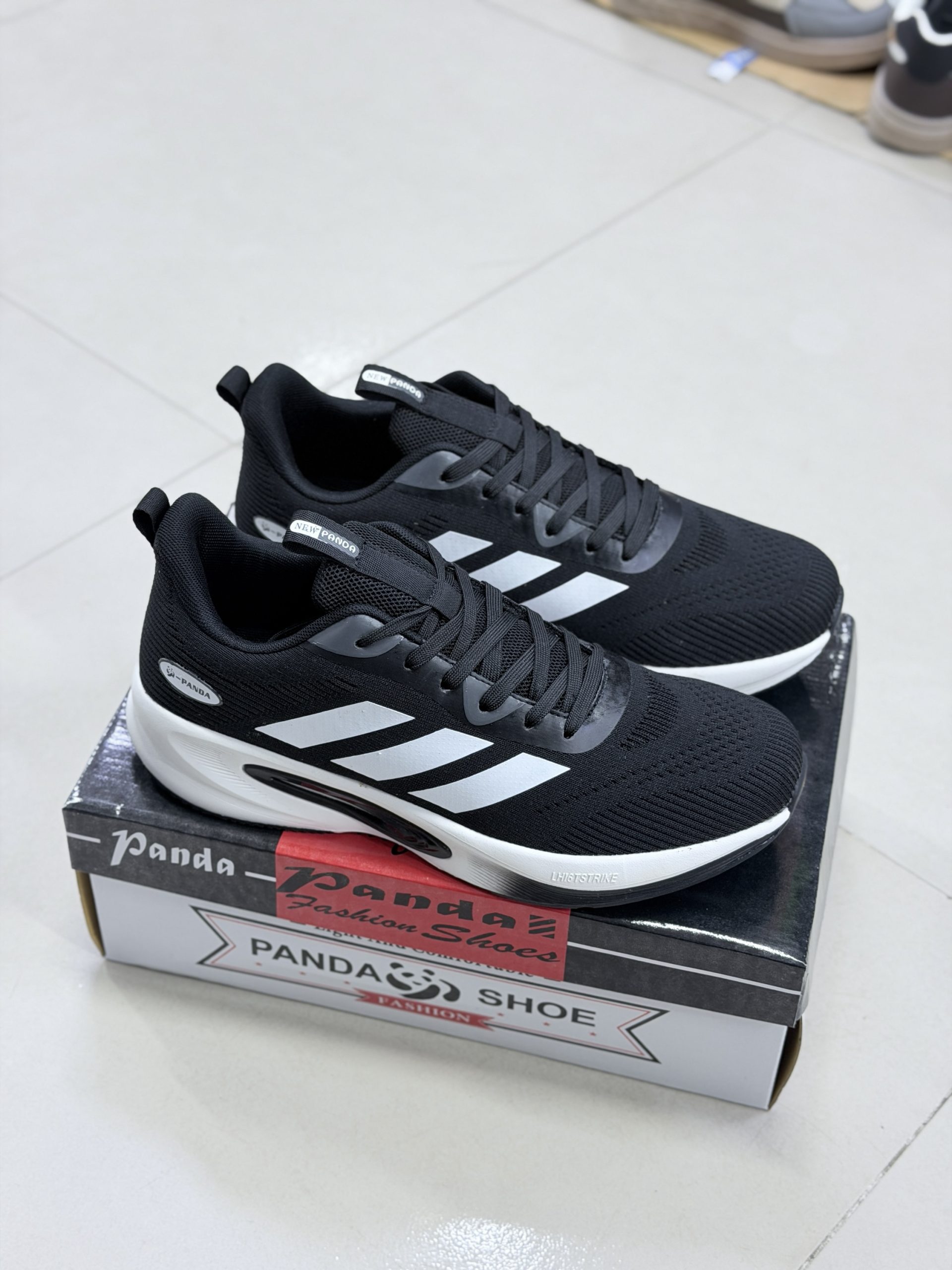Panda running shoes
আরাম আর স্টাইলের বেস্ট কম্বো। জিম, রানিং, বা রেগুলার ইউজের জন্য সবচেয়ে হালকা জুতাটা - Image 2