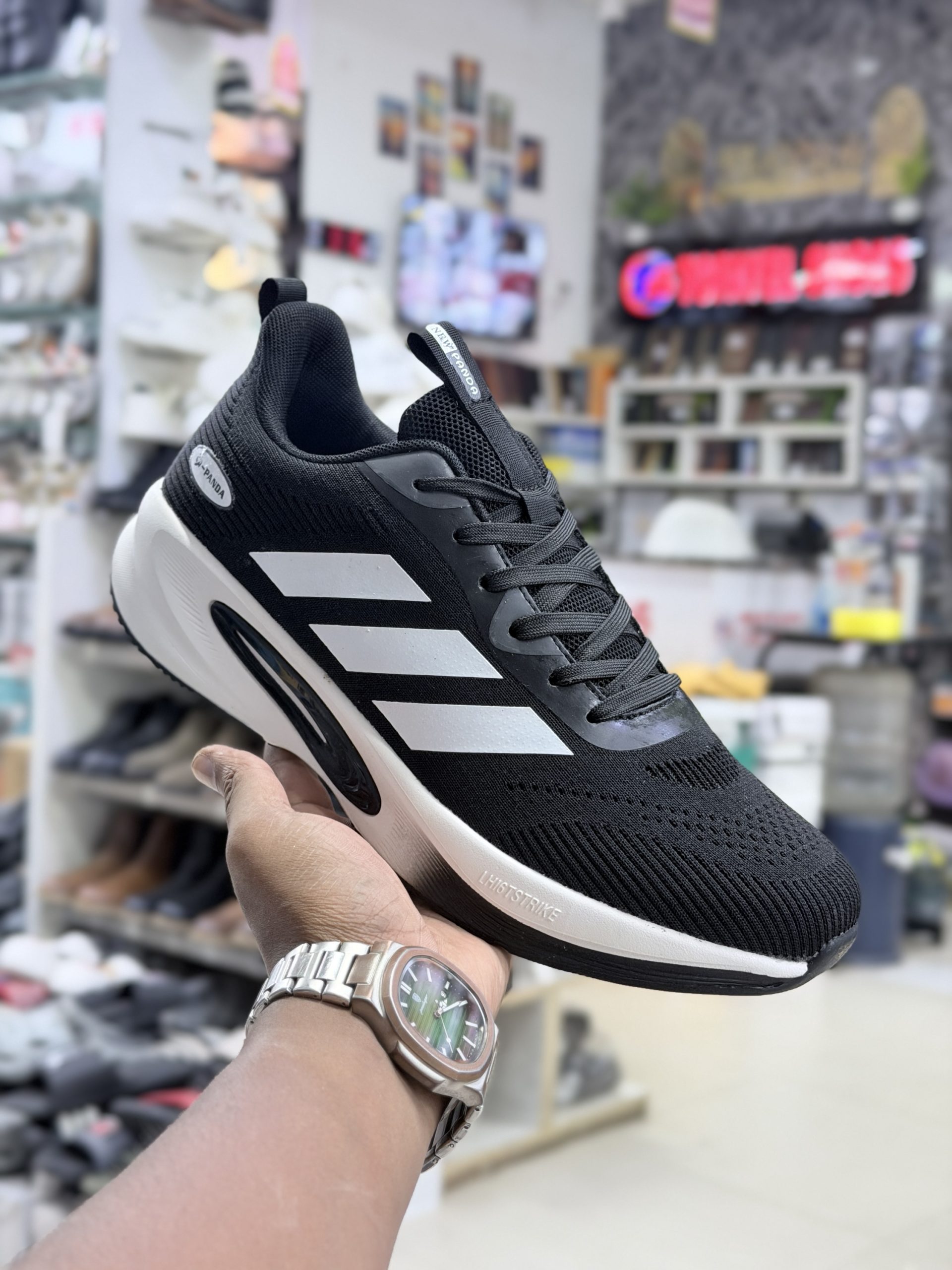 Panda running shoes
আরাম আর স্টাইলের বেস্ট কম্বো। জিম, রানিং, বা রেগুলার ইউজের জন্য সবচেয়ে হালকা জুতাটা
