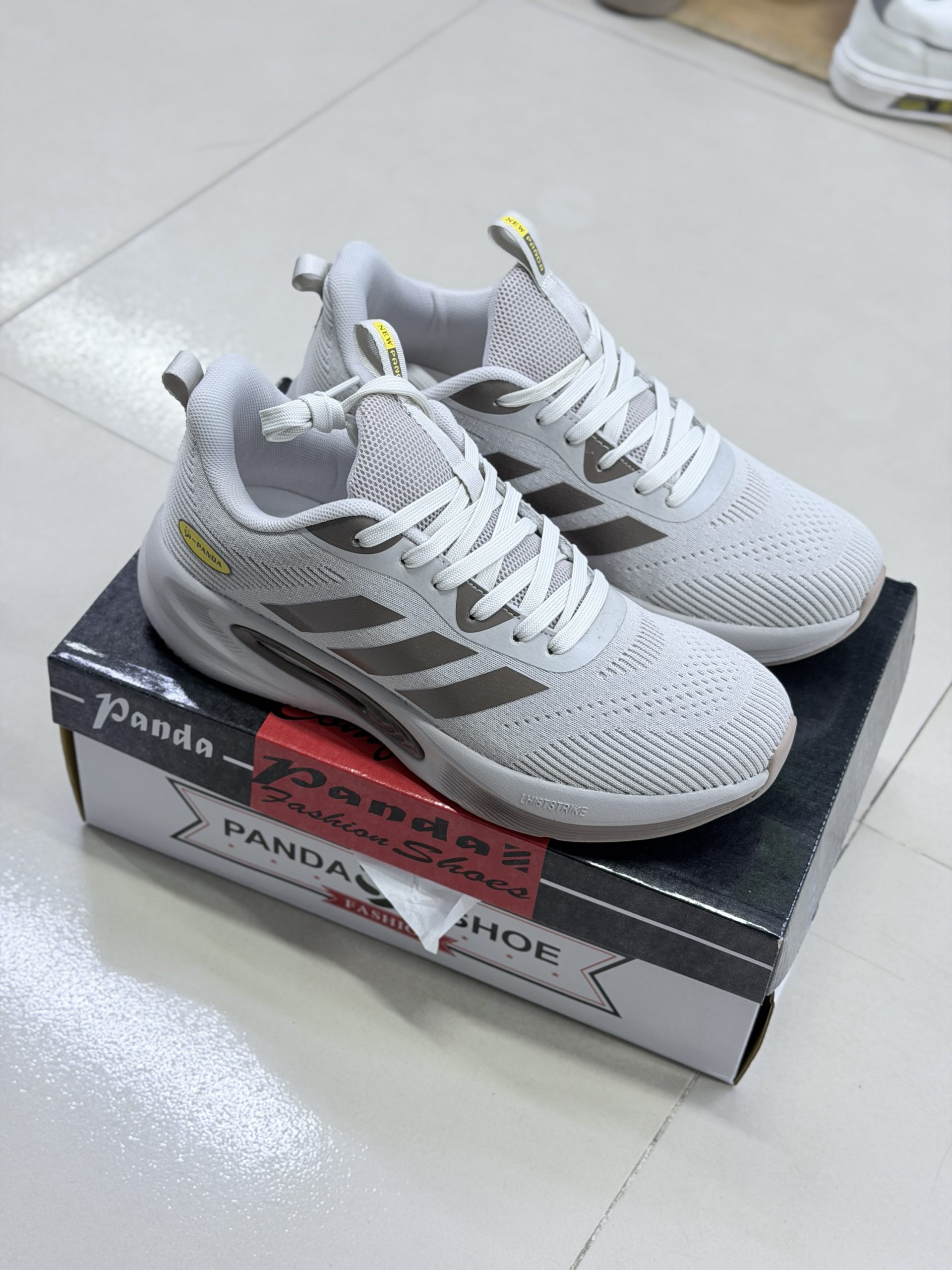 Panda running shoes
আরাম আর স্টাইলের বেস্ট কম্বো। জিম, রানিং, বা রেগুলার ইউজের জন্য সবচেয়ে হালকা জুতাটা - Image 2