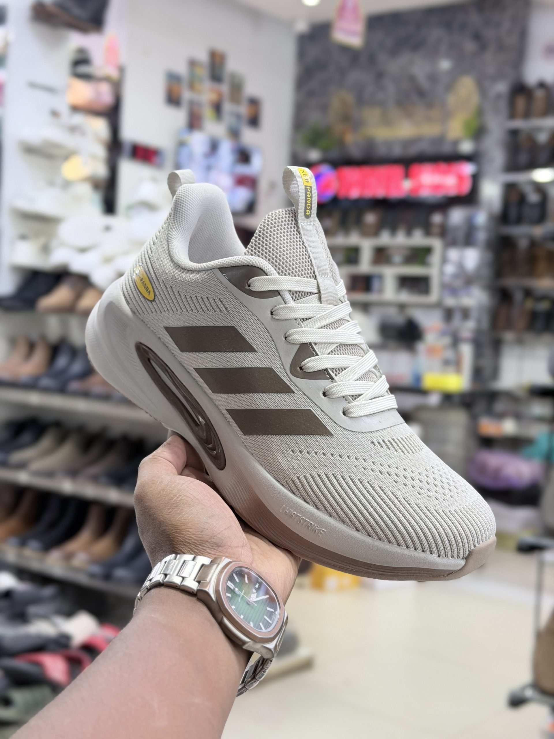 Panda running shoes
আরাম আর স্টাইলের বেস্ট কম্বো। জিম, রানিং, বা রেগুলার ইউজের জন্য সবচেয়ে হালকা জুতাটা